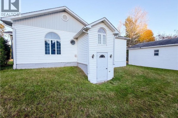 Living room - 533 Broadway Boulevard West, Grand Sault/grand Falls, NB E3Z2L2 Photo 5
