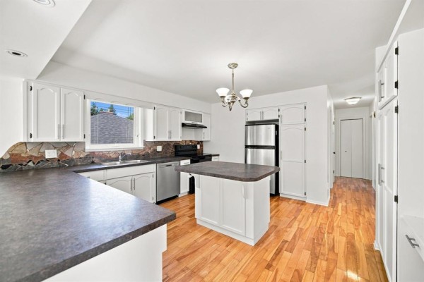 533 Evergreen Avenue, Steinbach, MB, photo 2