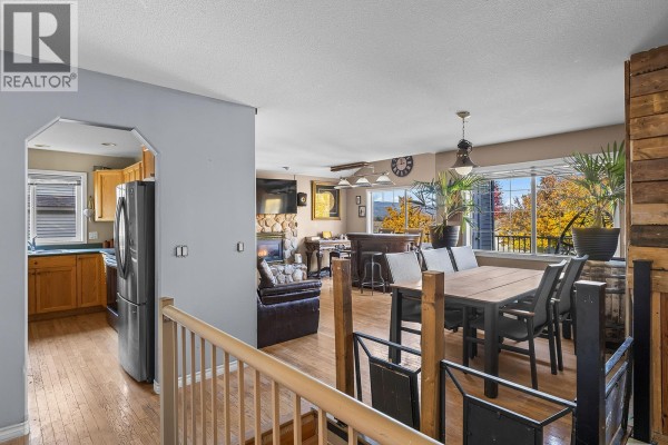 Kitchen - 533 Harrop Avenue, Kelowna, BC V1X6W6 Photo 2