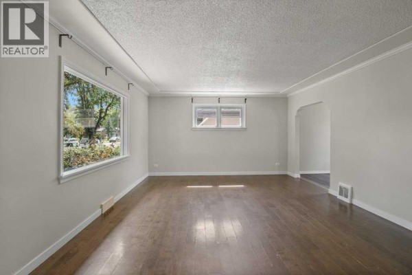 5330 42a Avenue, Red Deer, AB, photo 3