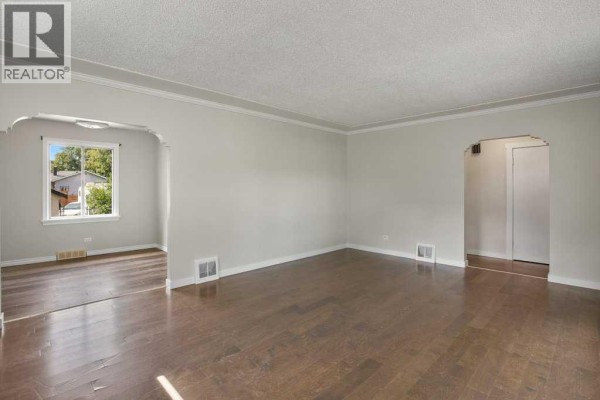 Living room - 5330 42a Avenue, Red Deer, AB T4N3A6 Photo 5