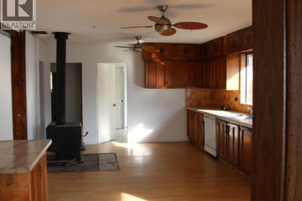 Kitchen - 5334 Coleborn Street, Texada Island, BC V0N3K0 Photo 4