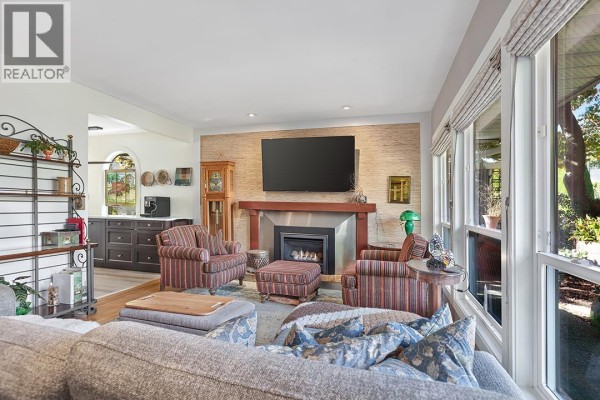 535 E Keith Road, North Vancouver, BC V7L1W3 Photo 4