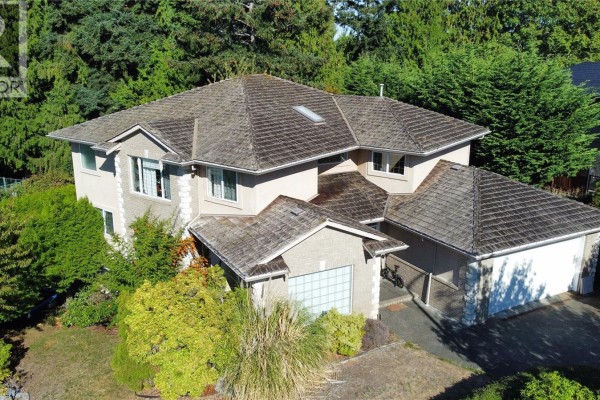 5358 Bayshore Dr, Nanaimo, BC, photo 2