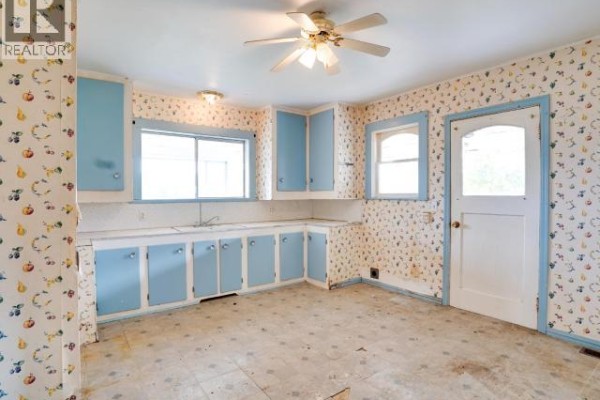 4pc Bathroom - 5358 Earl Street, Texada Island, BC V0N3K0 Photo 4
