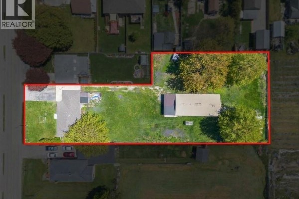 Overhead view of the property boundary, main house, detached garage, and backyard. - 536 Mersea Rd 3, Leamington