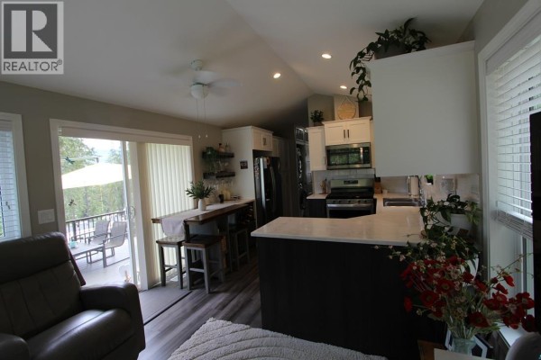 Kitchen - 5363 Squilax Anglemont Road Unit# 98, Celista, BC V0E1M6 Photo 4