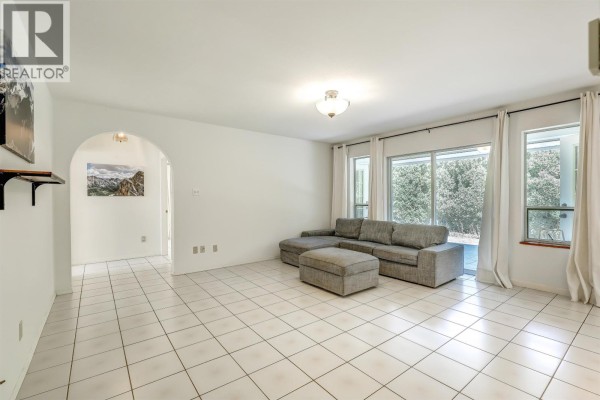 5367 Hazel Court, Delta, BC V4K4G9 Photo 3