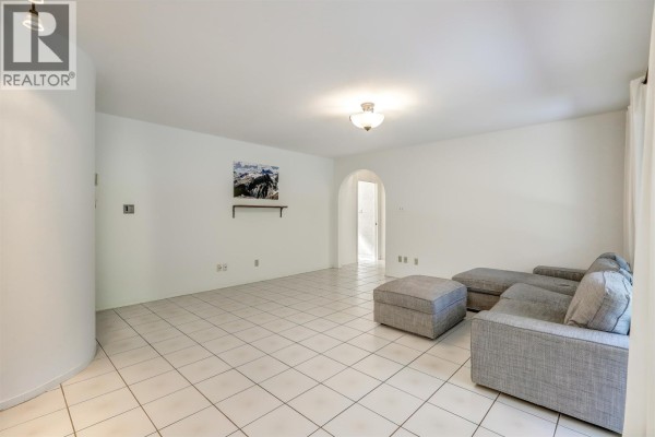 5367 Hazel Court, Delta, BC V4K4G9 Photo 4