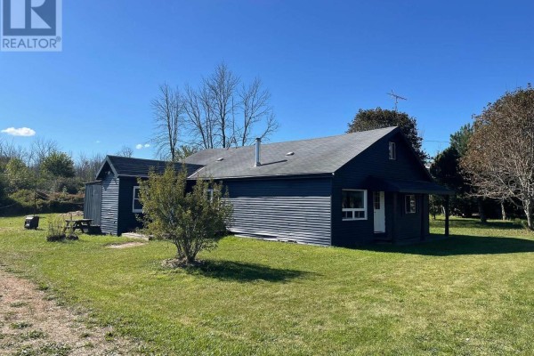 Primary Bedroom - 537 Burr Road, Prince Edward County, ON K0K1A0 Photo 4