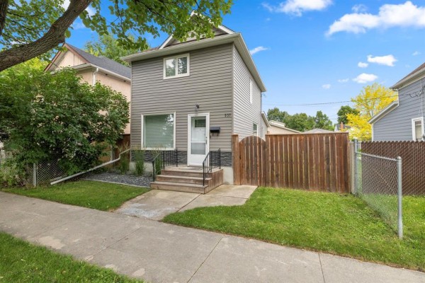 537 Cherrier Street, Winnipeg
