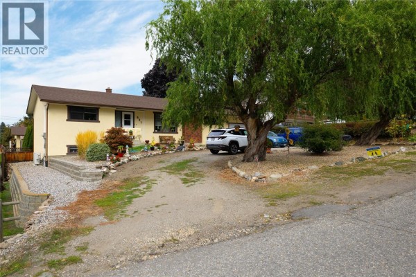 Family room - 537 Robin Road, Vernon, BC V1B3B2 Photo 3