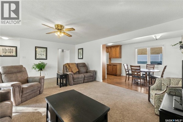 Living room - 537 T Avenue S, Saskatoon, SK S7M3B5 Photo 3