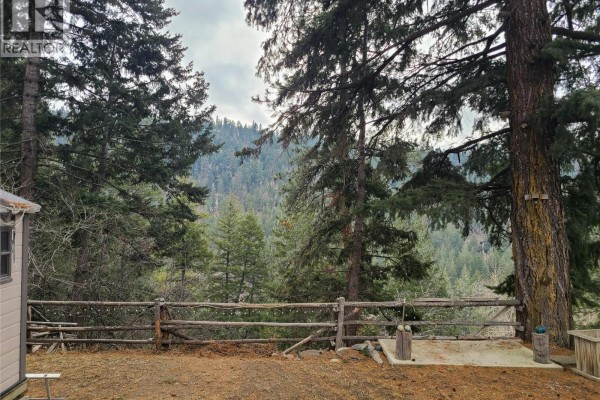 Primary Bedroom - 5371 Princeton Avenue Unit# 24, Peachland, BC V0H1X8 Photo 2