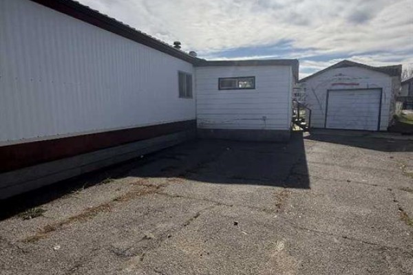 Living room - 5374 Birch Road, Olds, AB T4H1M3 Photo 5
