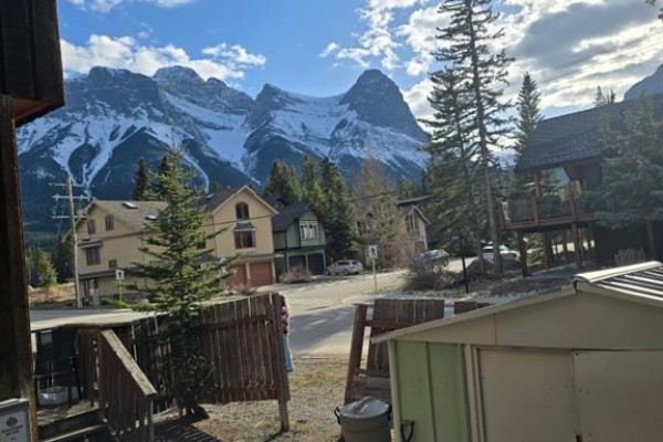 538 1 Street, Canmore, AB T1W2L1 Photo 4