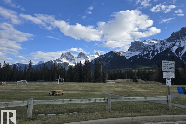 538 1st St, Canmore, AB T1W2L1 Photo 5
