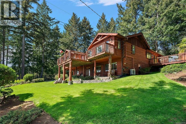 Overhead view of the bay and residential area with trees and water - 539 Bayview Pl, Duncan