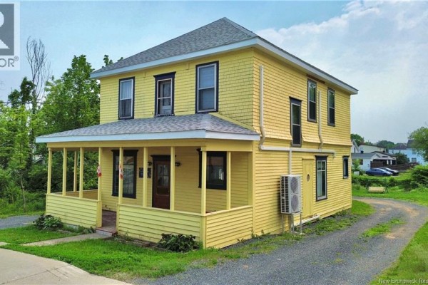539 Queen St, Bathurst, NB, photo 2