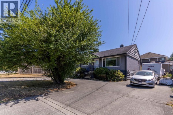539 Schoolhouse Street, Coquitlam, BC V3J5N8 Photo 2
