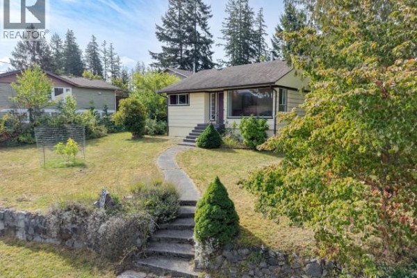 5392 Dale Ave, Powell River