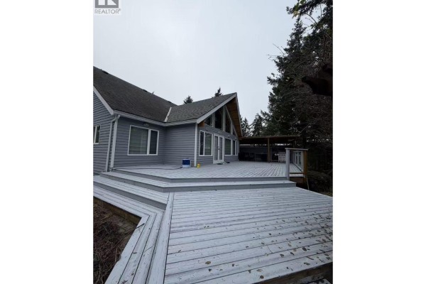5393 Sans Souci Road, Halfmoon Bay, BC V7Z1B6 Photo 2