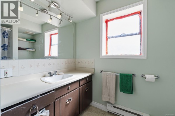 Kitchen - 5395 Lost Lake Rd, Nanaimo, BC V9T5E7 Photo 5