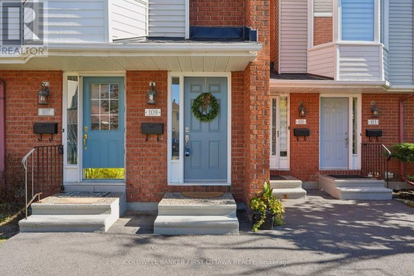 54 - 109 Haxby Private, Ottawa, ON K1T3C3 Photo 2