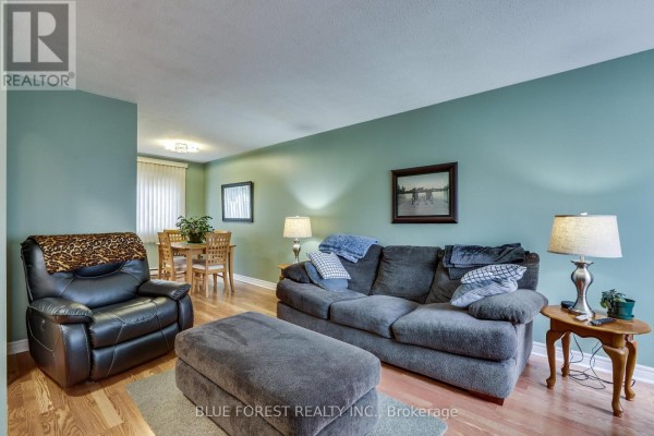 Living room - 54 - 166 Southdale Road W, London South, ON N6J2J1 Photo 4