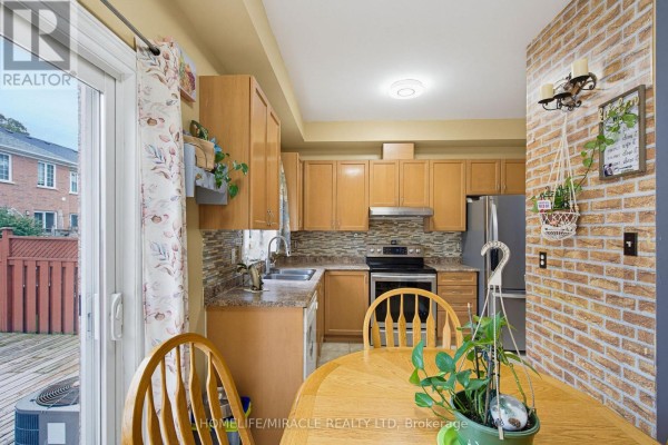 Dining room - 54 - 169 Tom Taylor Crescent, Newmarket, ON L3X3E9 Photo 2