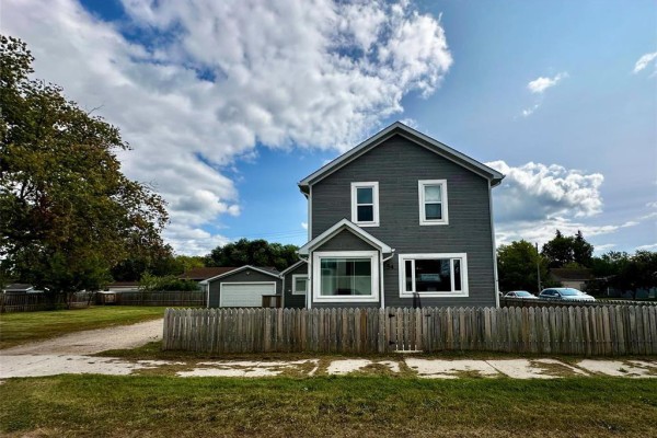 54 2nd Street, The Pas, MB R9A1K2 Photo 2