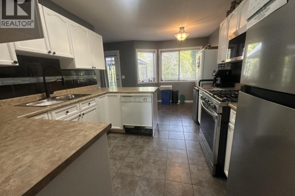 Dining nook - 54 350 Pearkes Drive, Williams Lake, BC V2G4T2 Photo 3