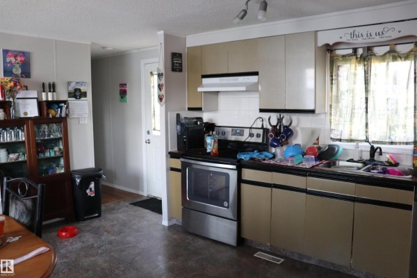 #54 4202 45 St, Wetaskiwin, AB, photo 3