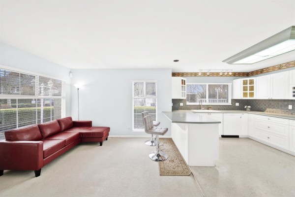 54 8428 Venture Way, Surrey, BC V4N0W6 Photo 4