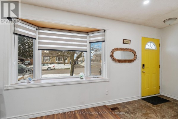 Bedroom 2 - 54 Brennan Drive N, Strathroy Caradoc, ON N7G3S3 Photo 4
