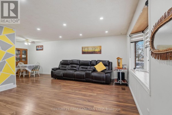 Bedroom 3 - 54 Brennan Drive N, Strathroy Caradoc, ON N7G3S3 Photo 5