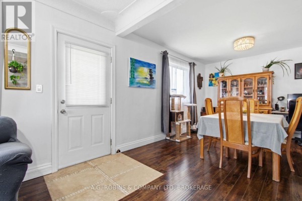 Kitchen - 54 Clifford Avenue, Welland, ON L3C2G1 Photo 3