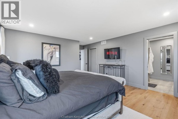 Bedroom with king bed, wall-mounted TV, Netflix, and en-suite bathroom - 54 Dundee Drive West Chatham