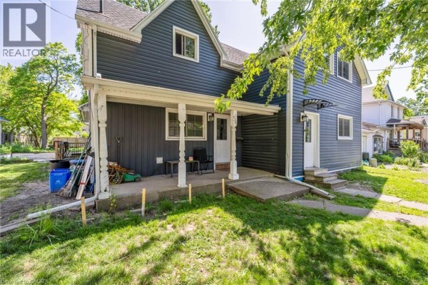 54 E Chestnut Street E, St  Catharines, ON, photo 2