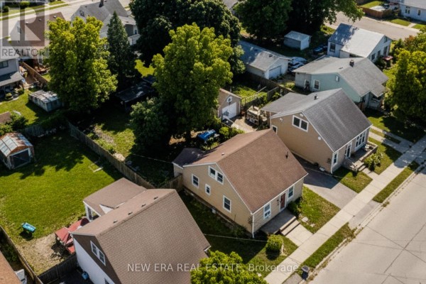 Eat in kitchen - 54 Eighth Avenue, Brantford, ON N3S1C3 Photo 4