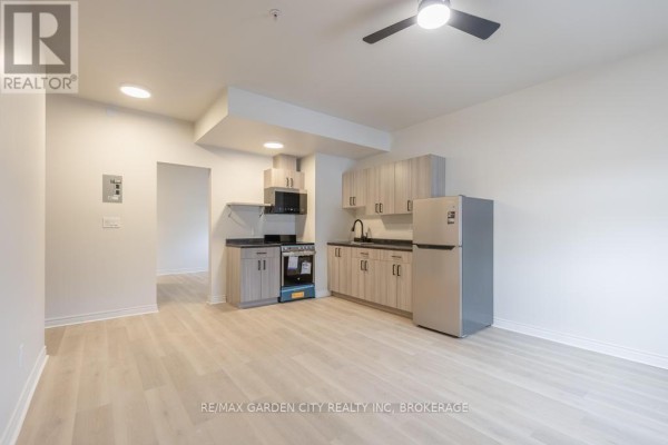 Kitchen - 54 Front Street S, Thorold, ON L2V1X1 Photo 3