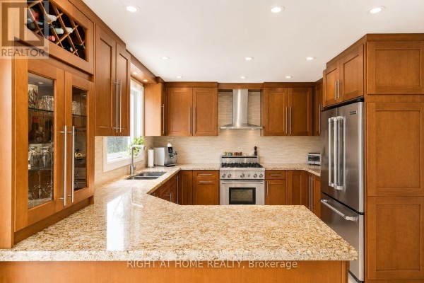 Kitchen - 54 London Road, Newmarket, ON L3Y6A2 Photo 5