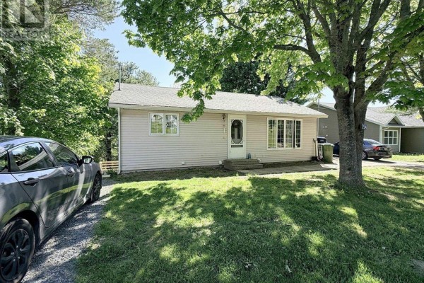 54 Maple Avenue, Lunenburg, NS B0J2C0 Photo 3