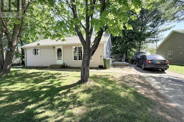 54 Maple Avenue, Lunenburg, NS B0J2C0 Photo 4