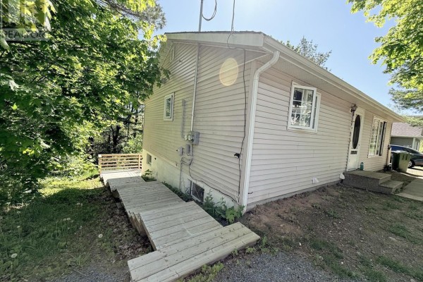 54 Maple Avenue, Lunenburg, NS B0J2C0 Photo 5