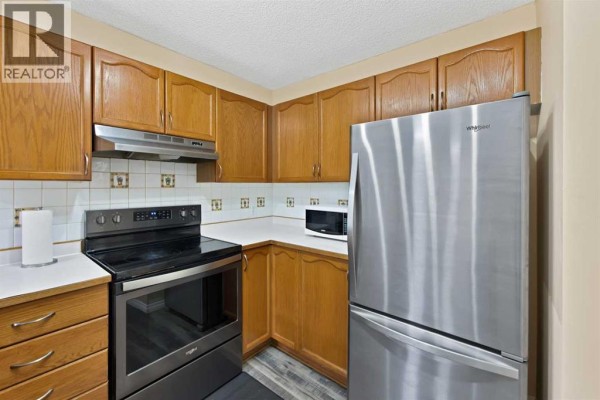2pc Bathroom - 54 Martinridge Road Ne, Calgary, AB T3J3N9 Photo 5