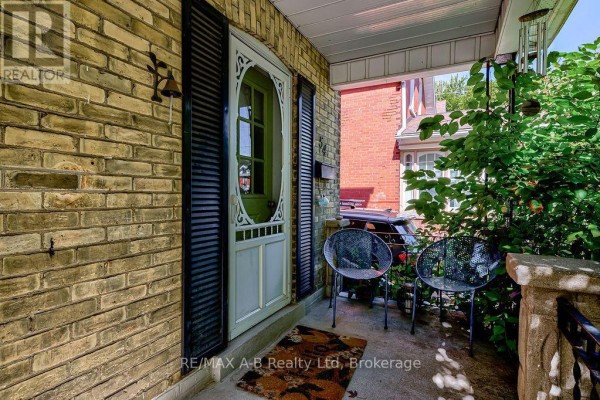 Living room - 54 Mcnab Street S, Stratford, ON N5A1Z2 Photo 5