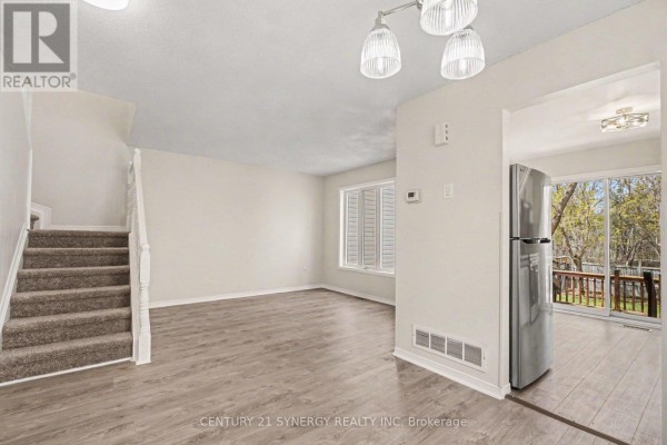 54 Meadowcroft Crescent, Ottawa, ON K1J1H2 Photo 4