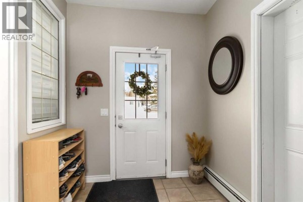 Dining room - 54 Poplar Crescent, Gregoire Lake Estates, AB T9H0L2 Photo 2