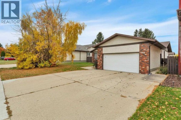 Kitchen - 54 Rogers Crescent, Red Deer, AB T4P3K1 Photo 2
